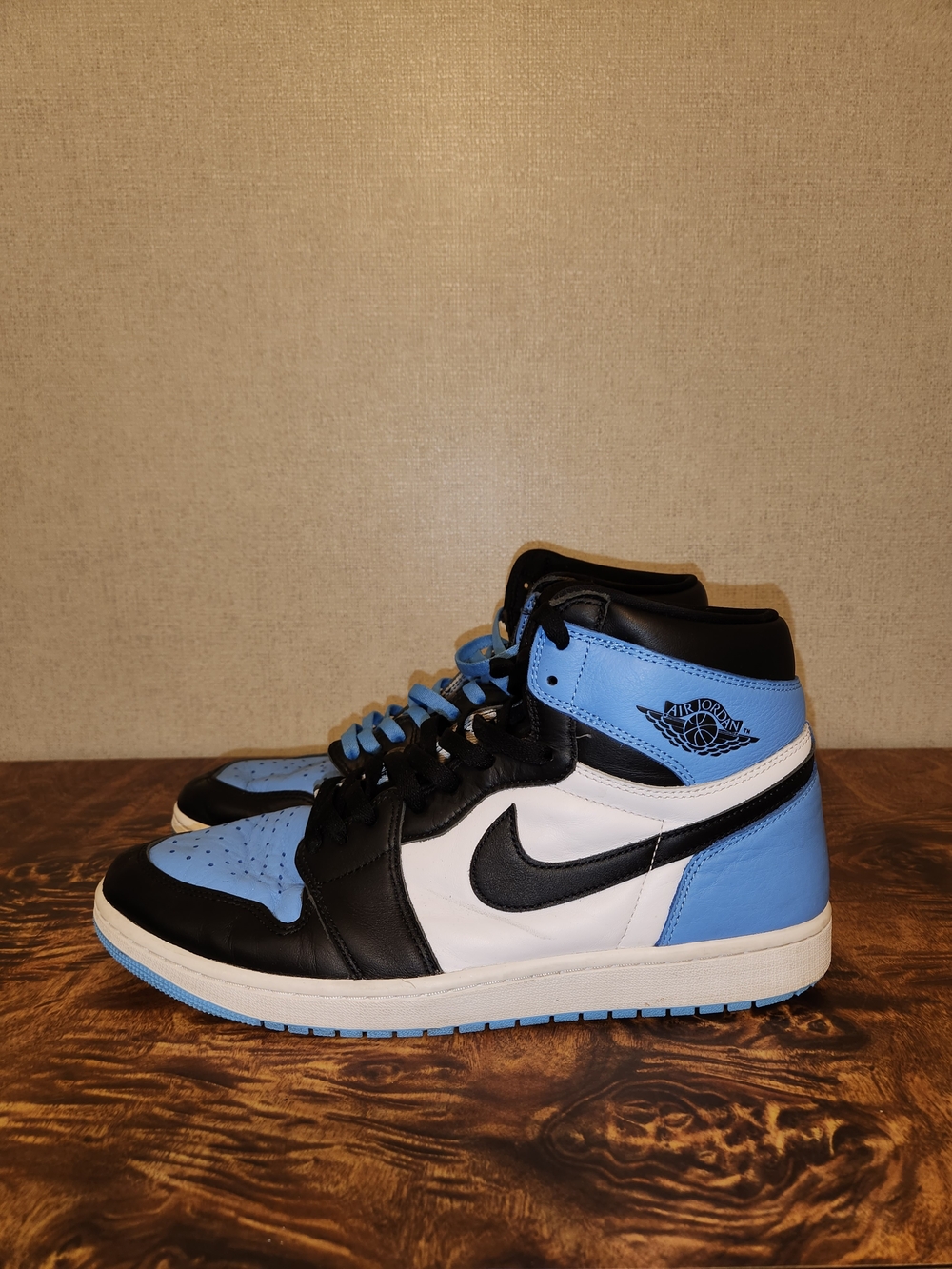 Air Jordan 1 High OG Retro - Black/White/University Blue
